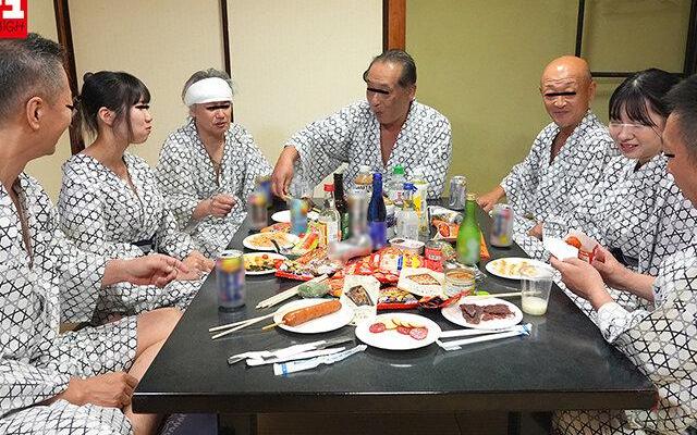【夕美しおん】還暦ジジイのヤリサー復活温泉乱交…巨乳女を熟練ワザでイカセ串刺しFUCKのゲス宴会♡