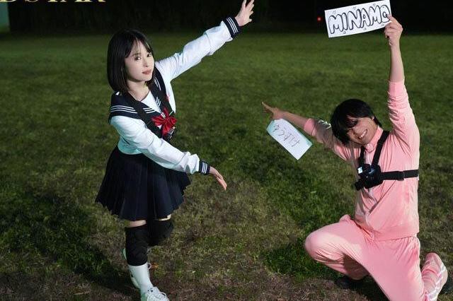 【MINAMO】ファンリクエスト追跡SEXで大量ぶっかけの美女…全力疾走キスフェラハメ29発顔射ラッシュ！