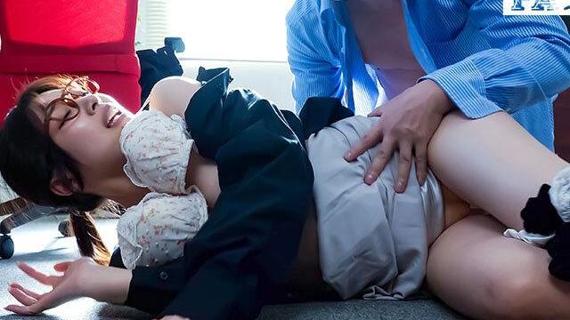 【及川莉央】中出し肉便器の押し弱女子…休日出勤から病院帰り禁断セックスに溺れる！