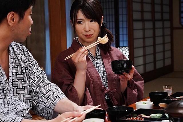 【辻井ほのか】出張先で密かに燃ゆる不倫温泉…人妻の甘い囁きと濃密接吻に夫忘れ一泊二日ハメまくり！