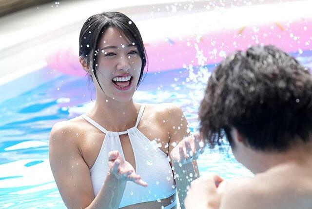 【竹内有紀】リゾートプールで出会った男にNTRされる美人妻…夫の仕事優先に放置され背徳開放感交錯する大胆行為に絶望観念無念♡