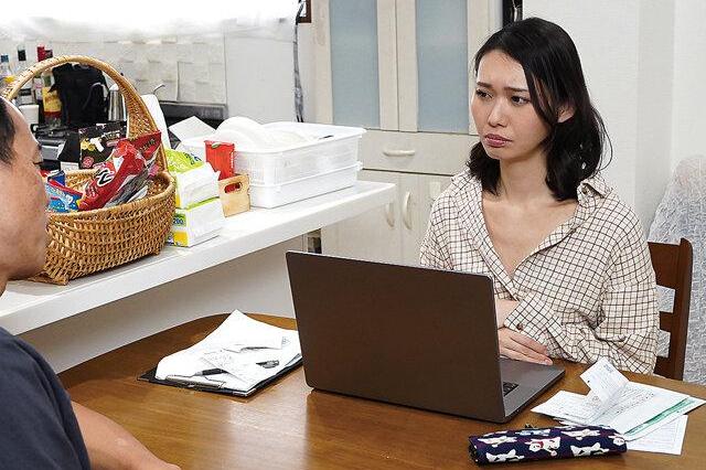 【三池小春】センズリ鑑賞バイトで流されAVデビュー…清楚美人妻が羞恥快楽に溺れ中出し絶頂連発の末路！