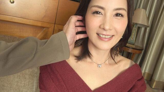 【古東まりこ】アラフィフ美女の照れエロプライベートSEX…甘いキスからお潮噴射絶頂の禁断ハメ狂いラッシュ！