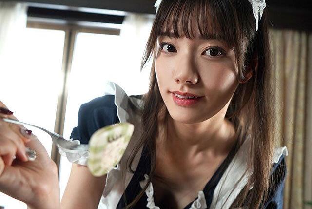 【宮下玲奈】甘サドメイドのムレ脚ご奉仕で翻弄…童貞チ●ポを美脚痴女プレイで連続射精の骨抜き地獄！