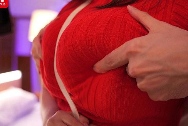 【五条恋】痴漢魔に開発されたJcup巨乳OL…指テクで失禁絶頂の快楽に溺れ中出し性交にハマる禁断の純愛♡